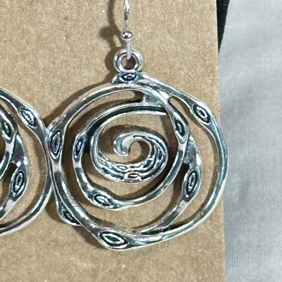 2/$20 Silver tone round swirl hook earrings Metal is textured like wood NWOT - Picture 5 of 11
